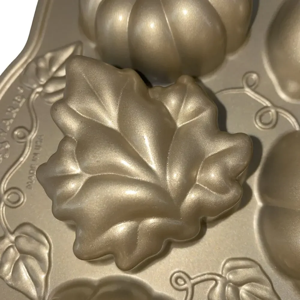 Williams Sonoma Gold Mini Cake Pan Acorn Leaf Fall Bakeware Nonstick Mold